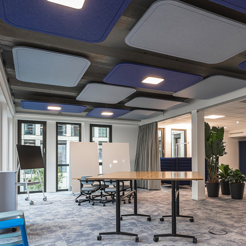 Sciathán Painéil Fuaimiúil Dearadh Nua-Aimseartha Cruth Stiall Bord Snáithín poileistir atá Neamhdhíobhálach don Chomhshaol le haghaidh Úsáid Giomnáisiam Sciathán Painéil Fuaimiúil Dearadh Nua-Aimseartha Cruth Stiall Bord Snáithín poileistir atá Neamhdhíobhálach don Chomhshaol le haghaidh Úsáid Giomnáisiam