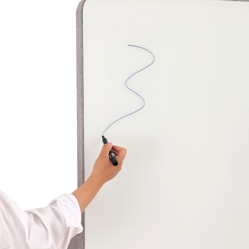 Bord Scríbhneoireachta Fuaimiúil Bán Nua-Aimseartha Painéil Snáithíní poileistir Soundproof d'Ábhar Gloine Deighiltí na hOifige Baile Bord Scríbhneoireachta Fuaimiúil Bán Nua-Aimseartha Painéil Snáithíní poileistir Soundproof d'Ábhar Gloine Deighiltí na hOifige Baile