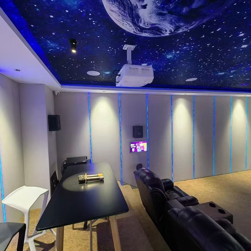 Dearadh intí le painéil balla ionsú fuaime atá fillte le fabraic, oiriúnach d'óstáin